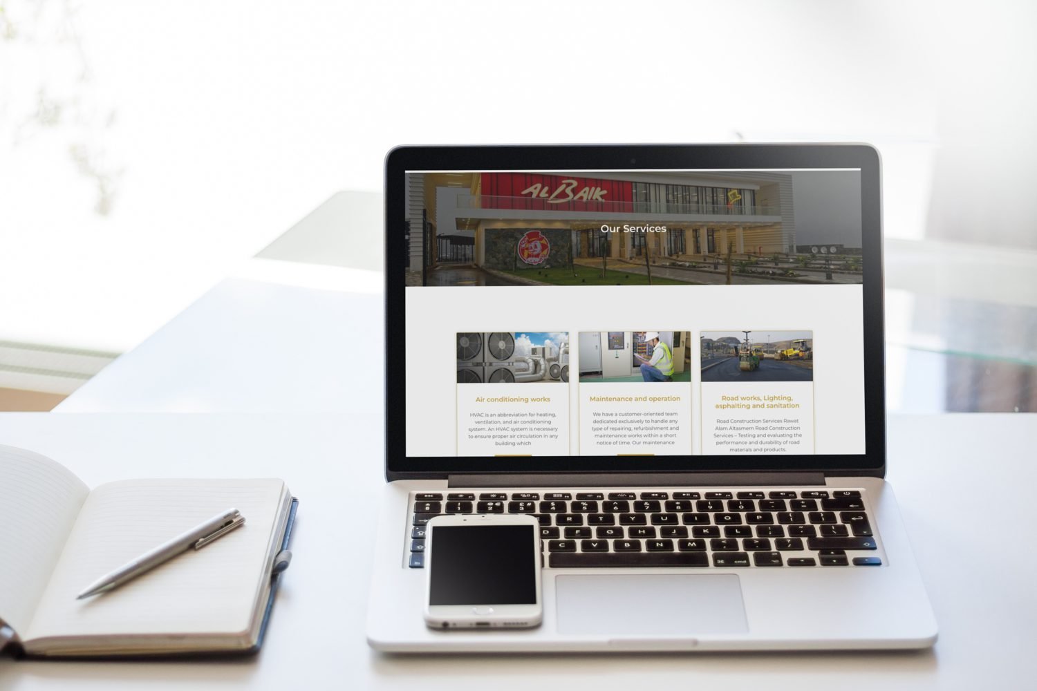 1839876 MacBook Pro on table