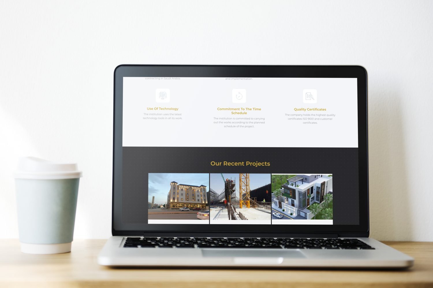 3027250 Simple MacBook Pro on table