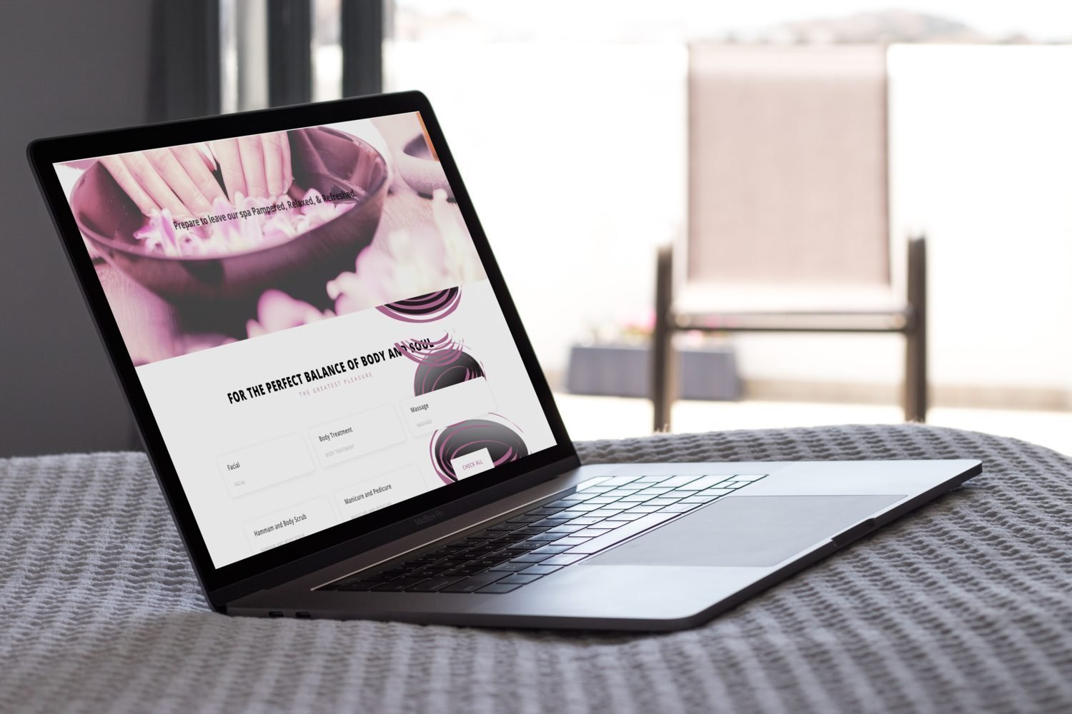 7462 MacBook Pro in bed