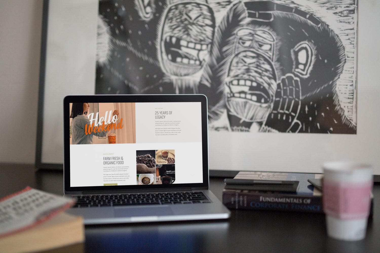 LR1GDR4TFI 13 inch MacBook Pro in home office